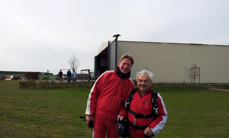 20120415_113502.jpg - Mein Sprungpartner Thomas